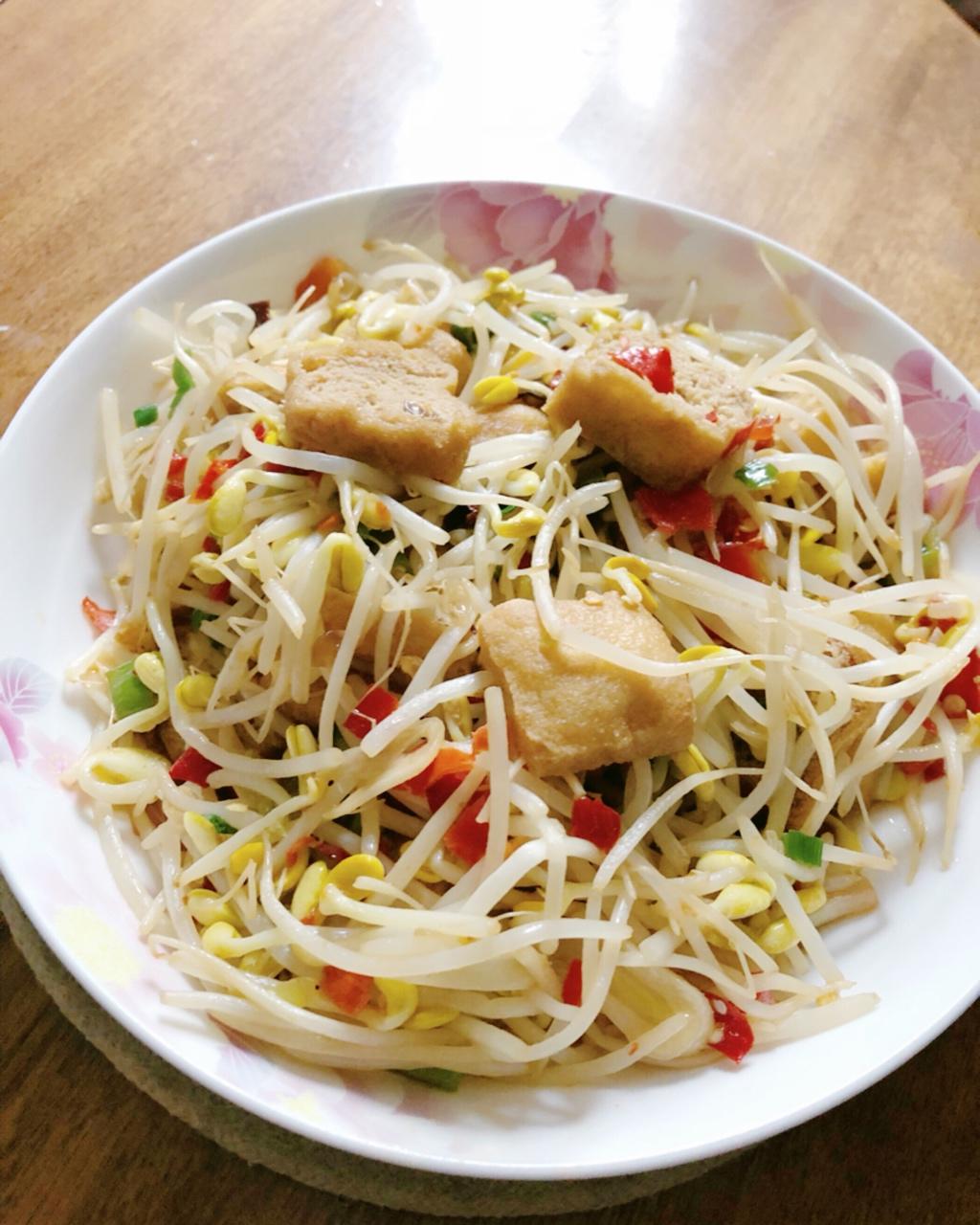 黄豆芽炒油豆腐