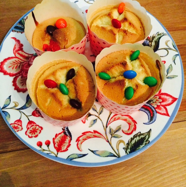 静言静语_我爱我家做的纸杯蛋糕