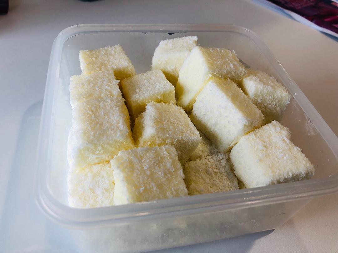 完胜85度C牛奶椰丝小方