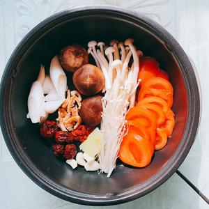 纯自制火锅汤底，清汤锅，菌菇锅，营养又美味，方便快手的做法 步骤1