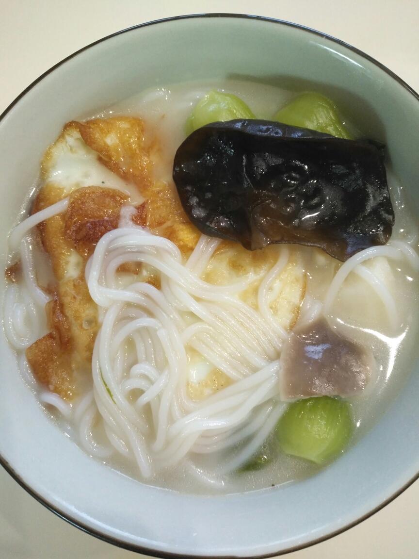 荷包蛋汤粉的做法