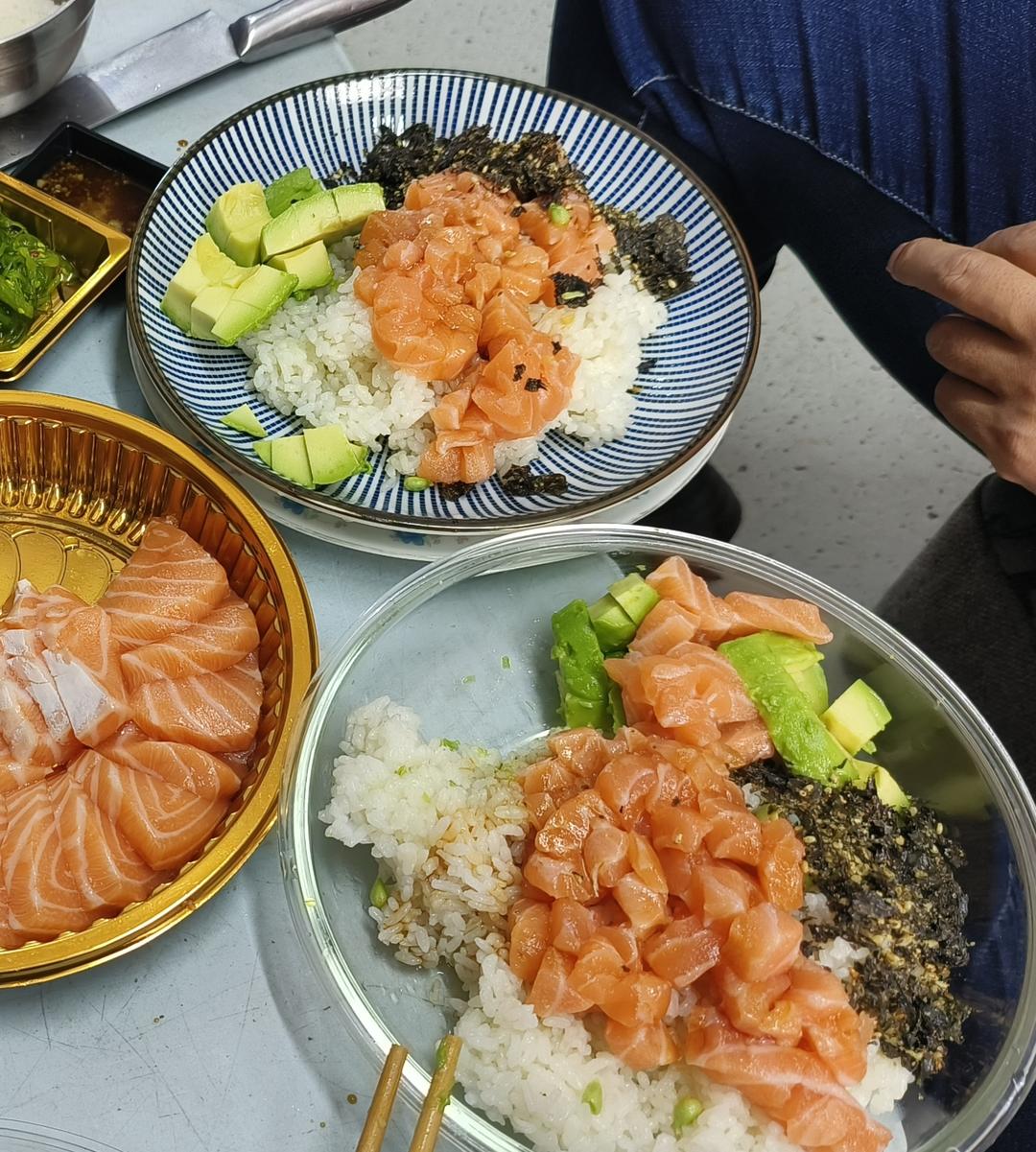 三文鱼牛油果拌饭