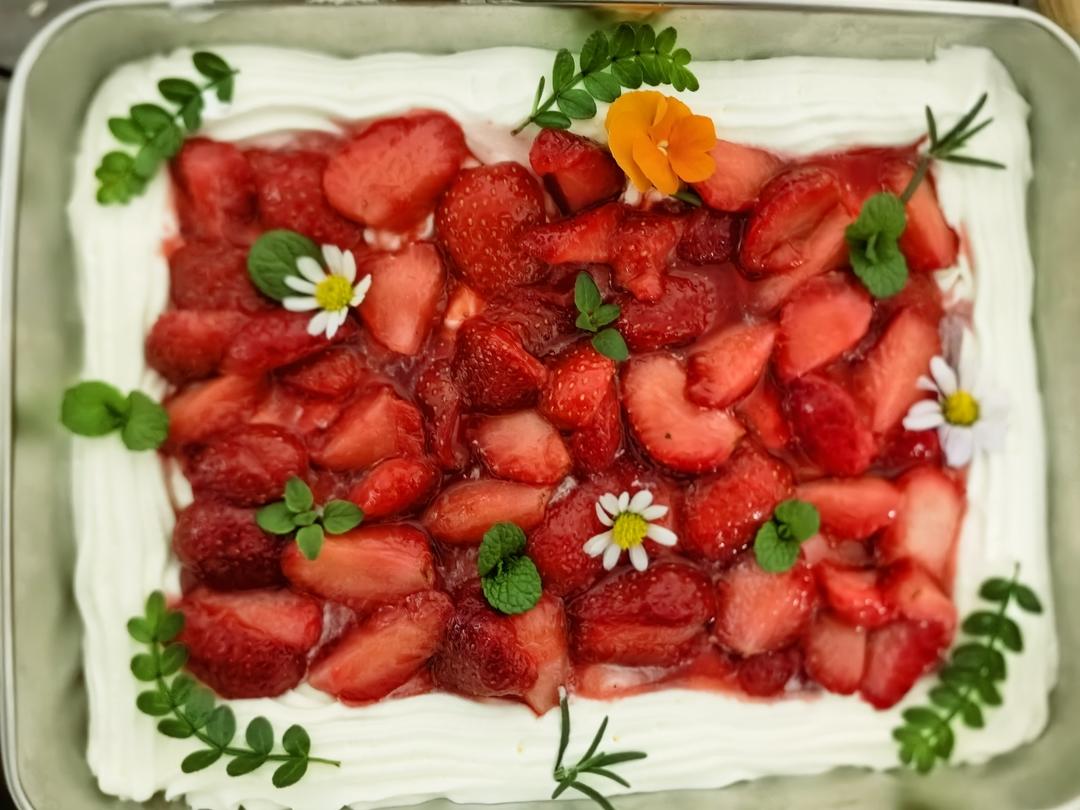 冬日限定甜品🍰草莓盒子蛋糕&草莓鲜牛乳