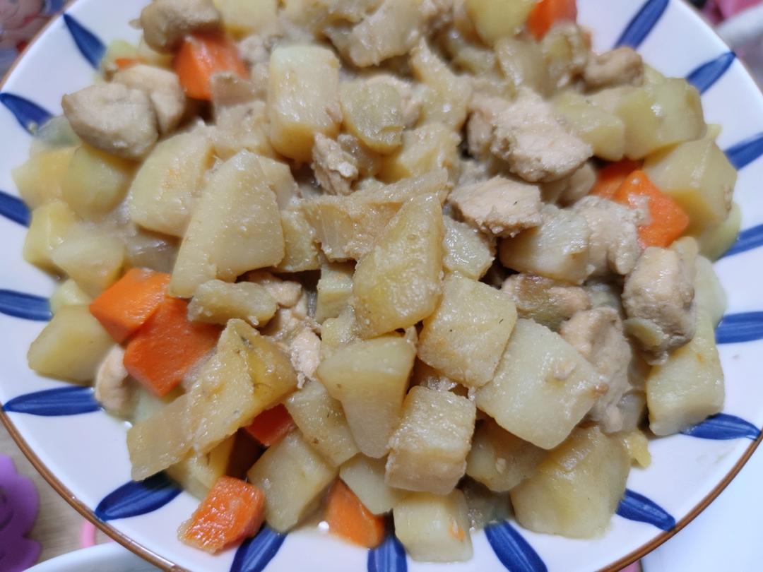 土豆胡萝卜炖鸡块