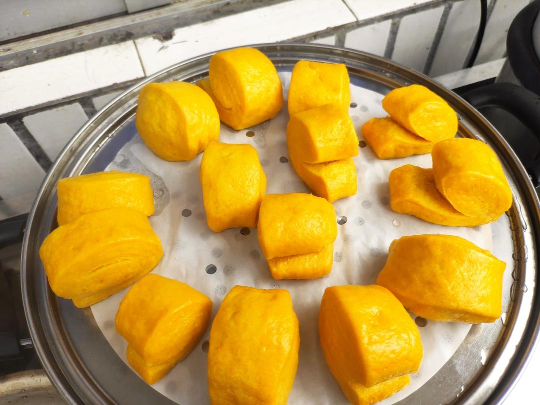 新手也可以--详解如何做出人见人爱、金黄的南瓜馒头