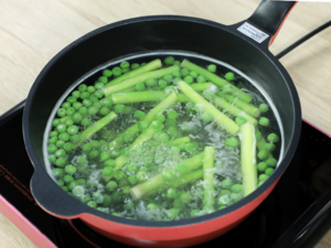 豌豆芦笋浓汤的做法 步骤1