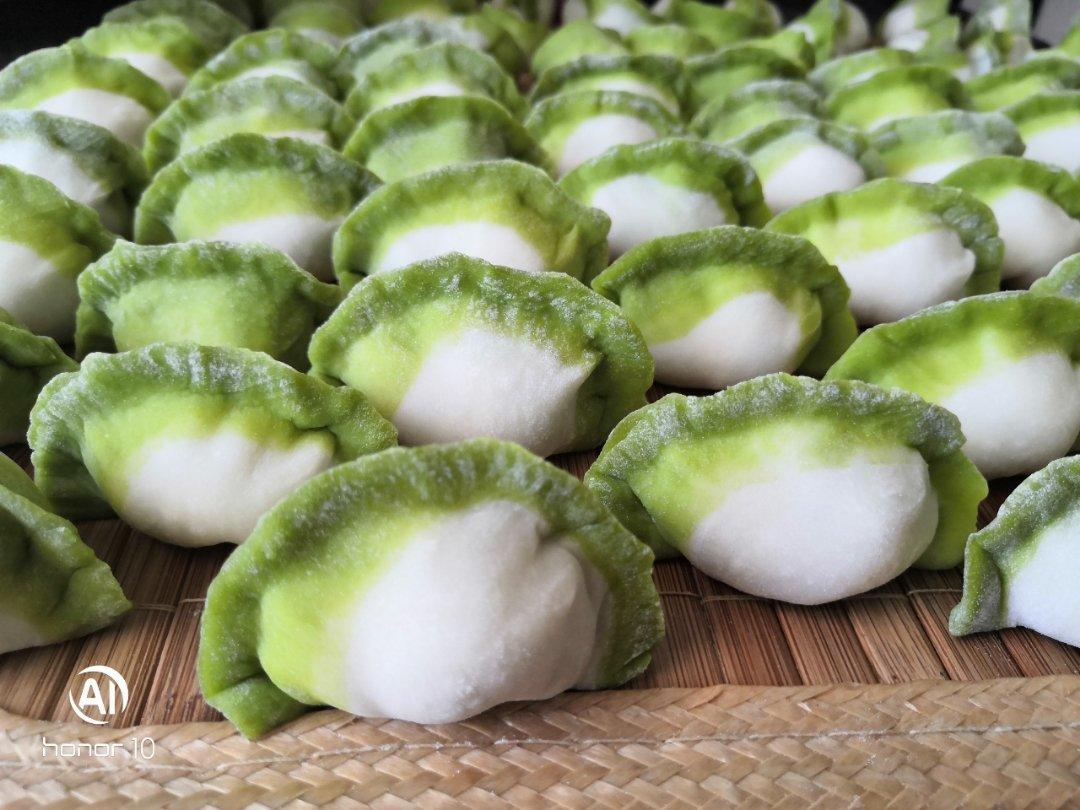 翡翠白玉白菜饺子详细版（附翡翠白玉白菜饺子包法，翡翠白玉饺子皮两种制法，面包机和面，翡翠白玉烧卖，各种馅料搭配）