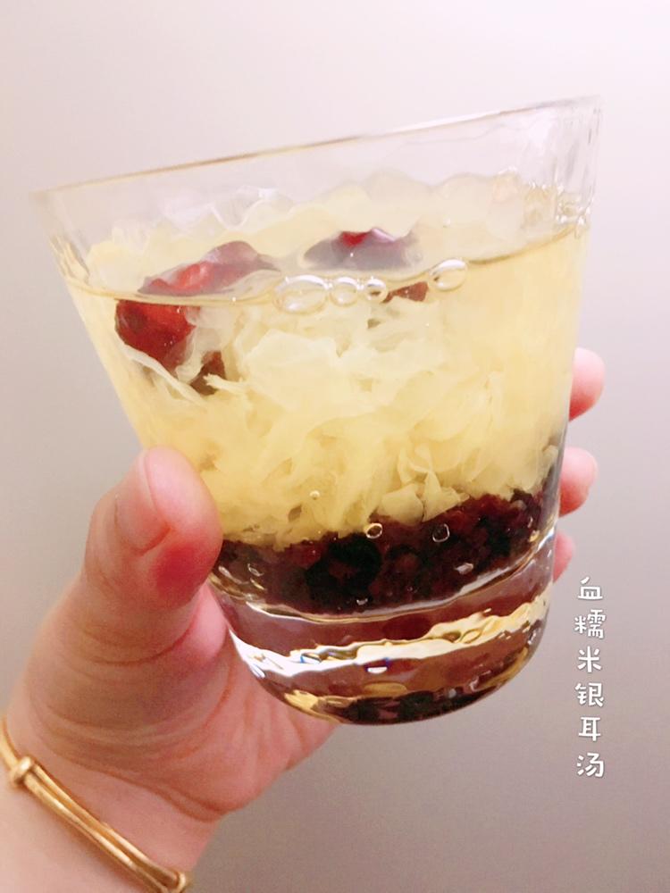 血糯米银耳皂角米甜汤的做法