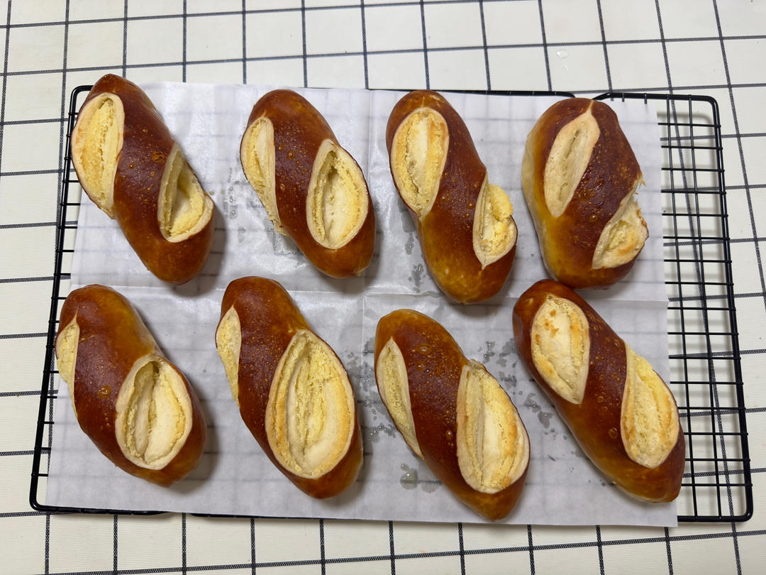 椰蓉奶酥碱水包