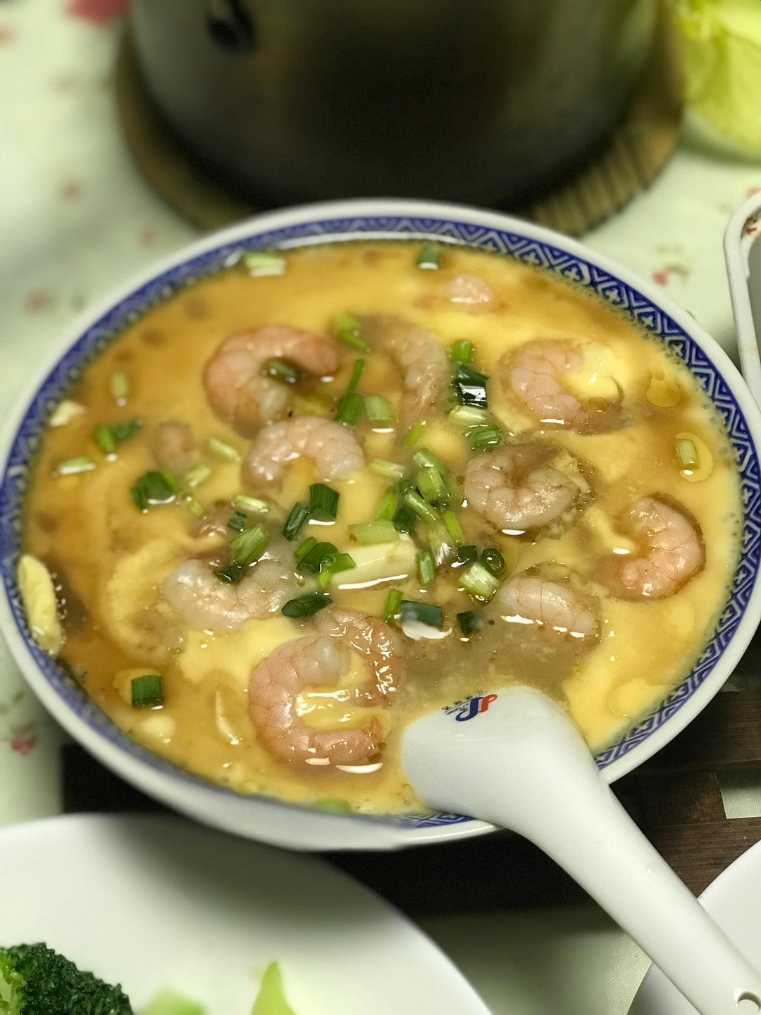美味的虾仁豆腐鸡蛋羹