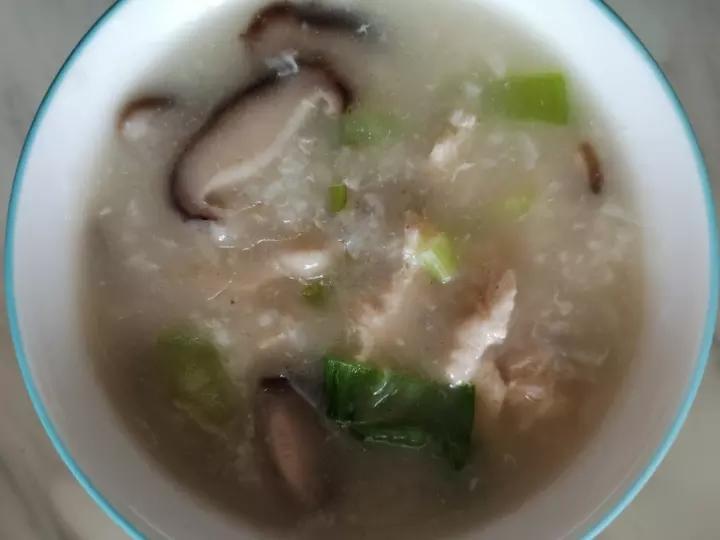 堪比肯德基的香菇鸡肉粥（暖暖的有幸福的味道）