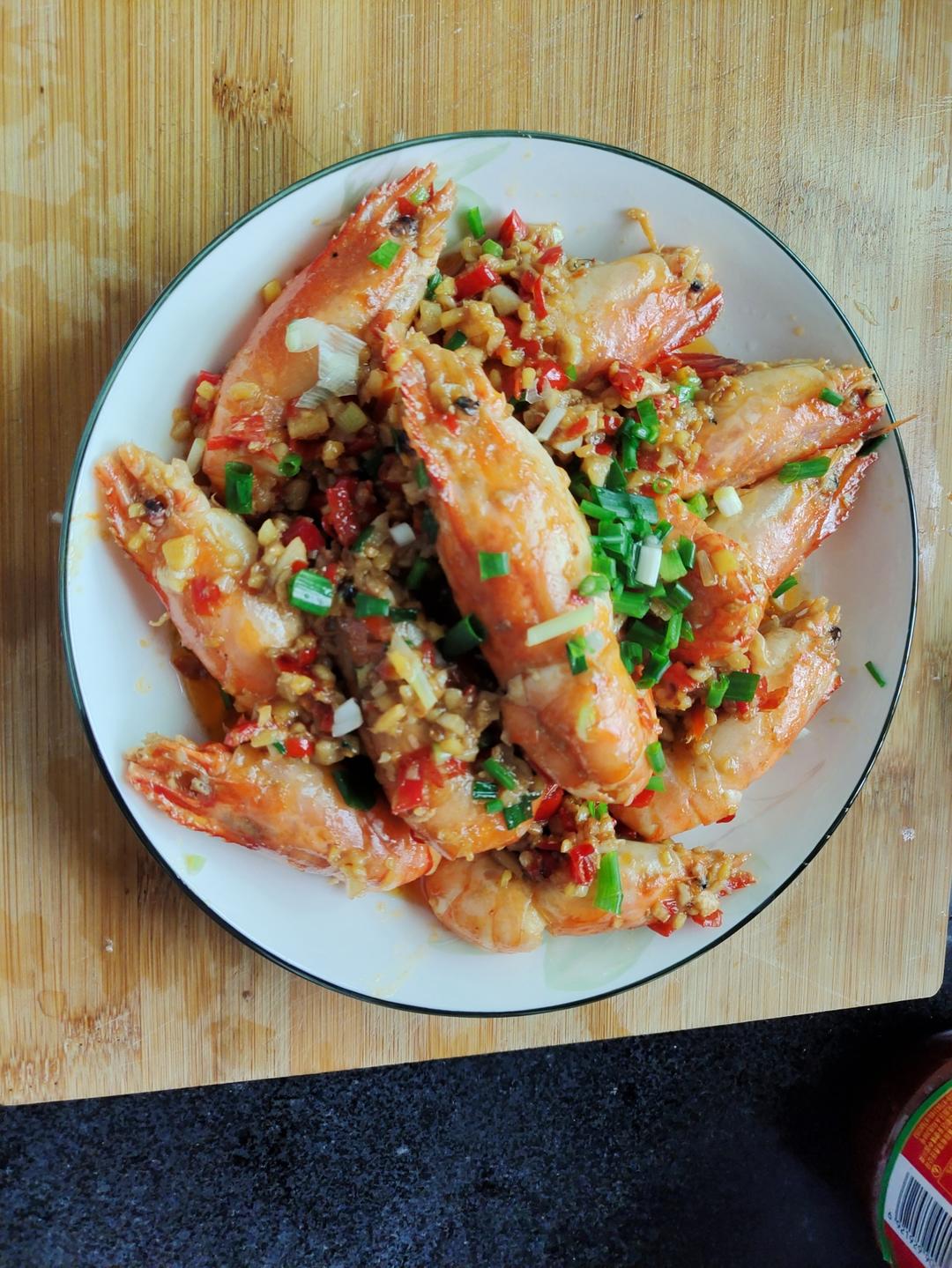 好吃到舔手的蒜爆罗氏虾（零失败，巨好吃)