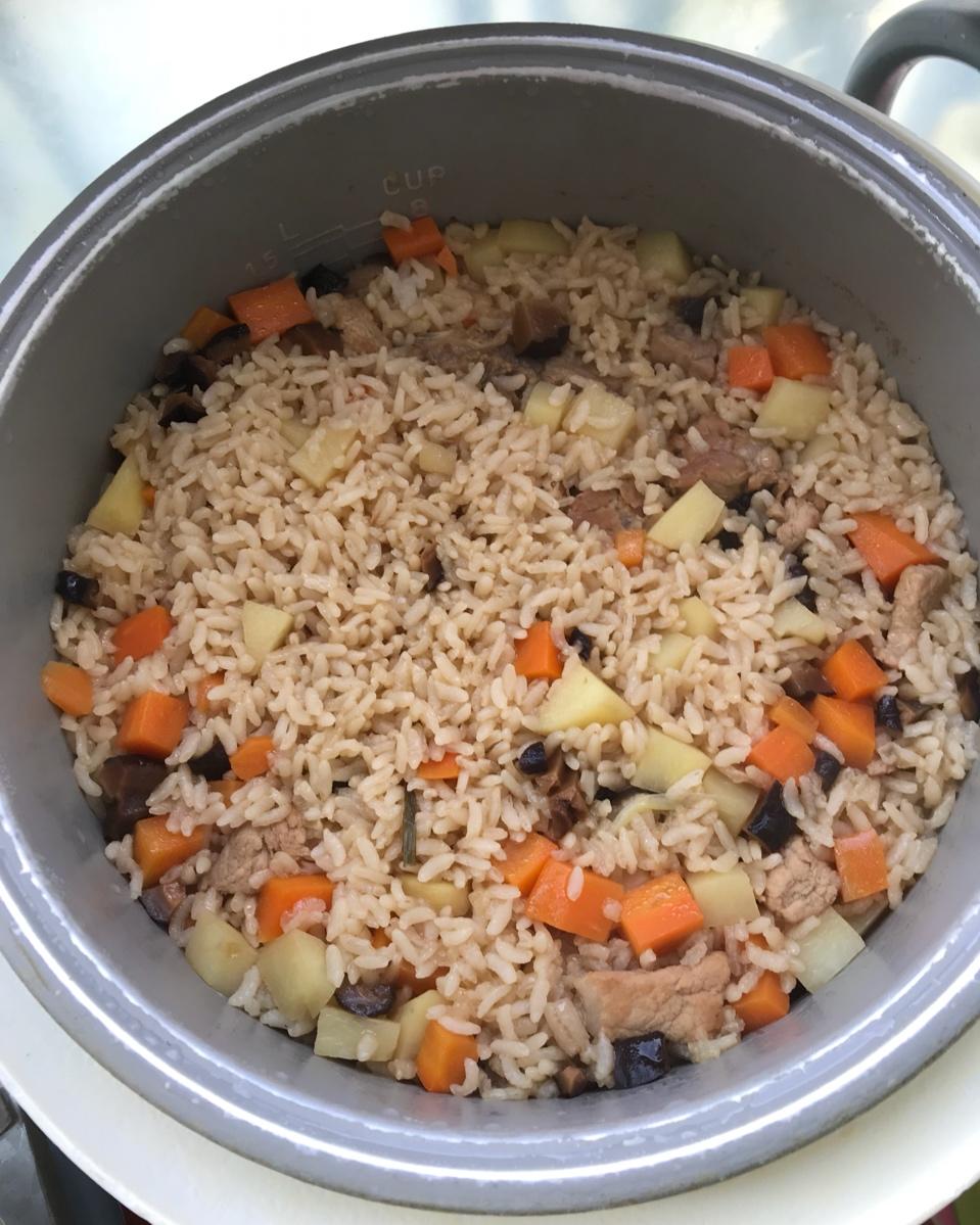 喷香排骨焖饭（爆好吃）