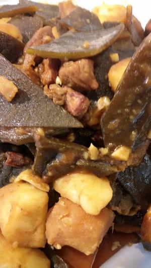 红烧肉炖海带土豆的做法 步骤10