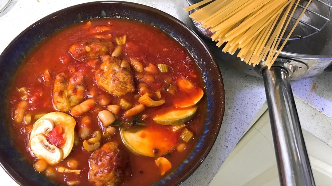 肉丸意面 Pasta mit Hackbällchen