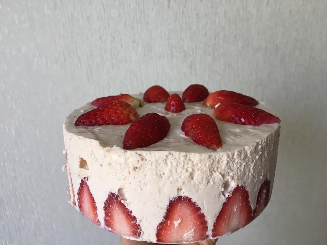 奥利奥草莓酸奶慕斯蛋糕（6寸）