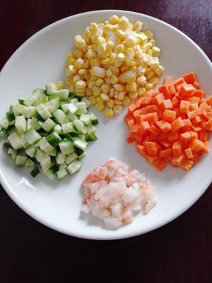 胡萝卜玉米炒黄瓜的做法 步骤1