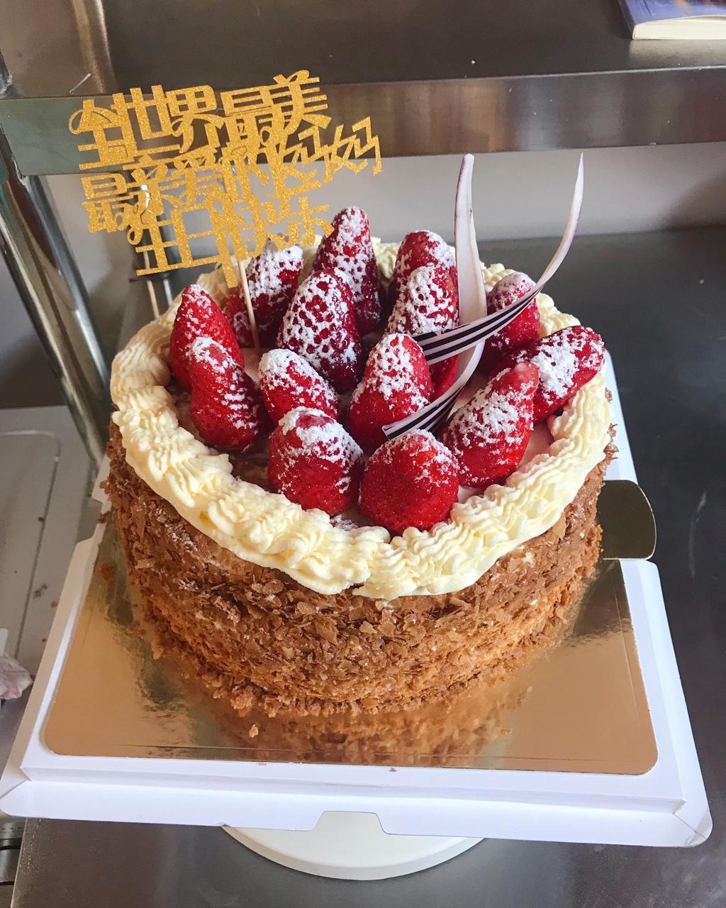 草莓戚风生日蛋糕