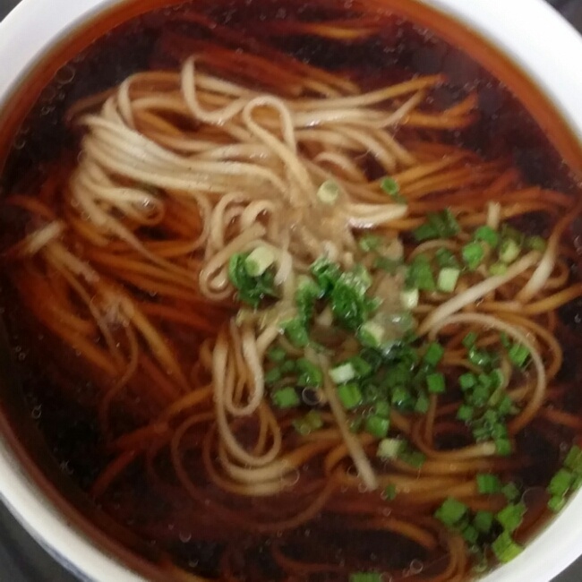 葱爆面—就是汪涵在天天向上里面做的那个啦