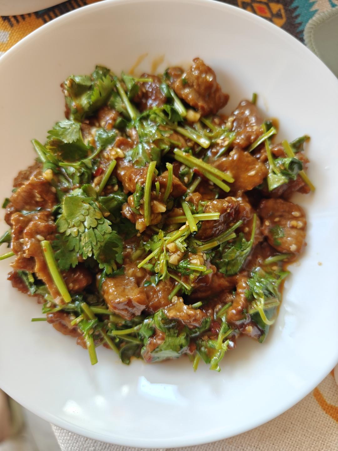 好吃到让人颤抖的香菜拌牛肉