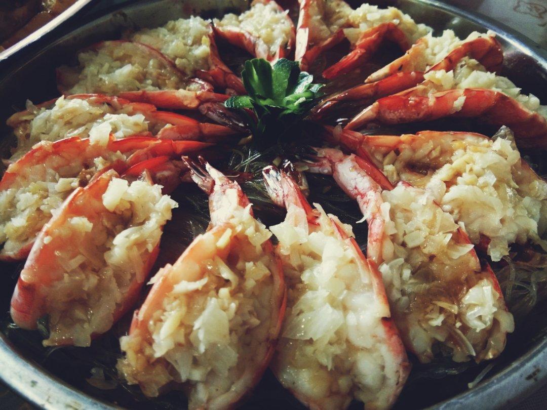 【蒜蓉粉丝蒸虾】