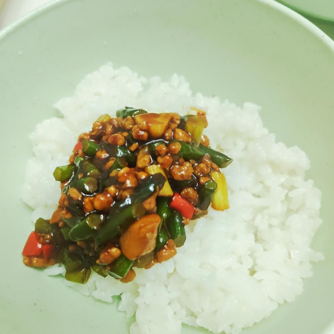 蒜苔炒肉末，三碗米饭都不够吃