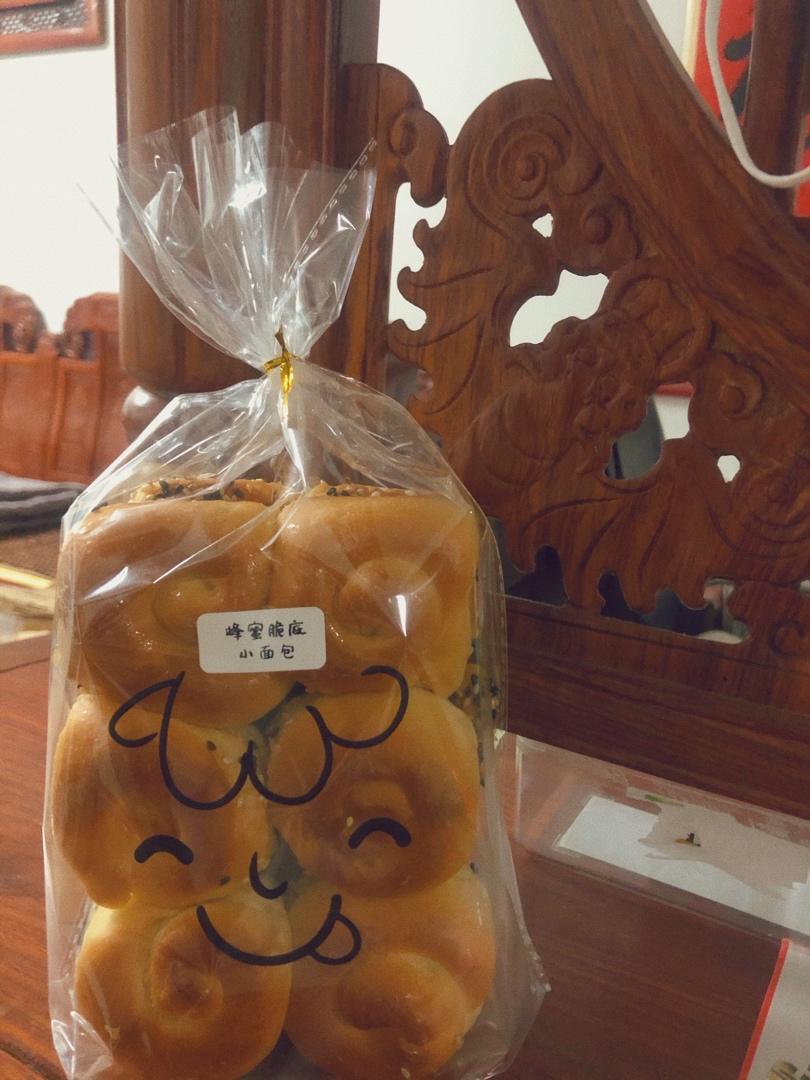 手揉蜂蜜脆底小面包