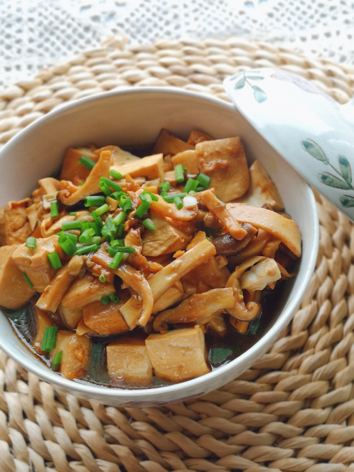 下饭素菜                        菌菇烧豆腐的做法