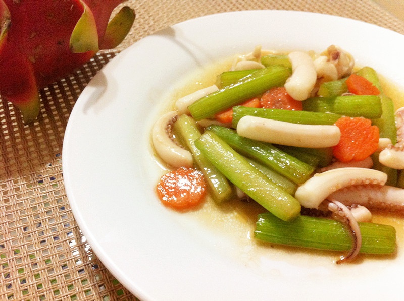 zhaonxue做的西芹炒鱿鱼