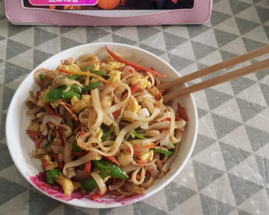 蛋炒河粉 干炒河粉