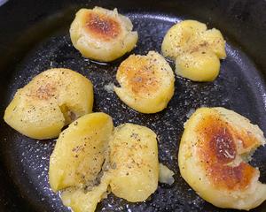 超简单Lodge铁盘香料小土豆的做法 步骤4