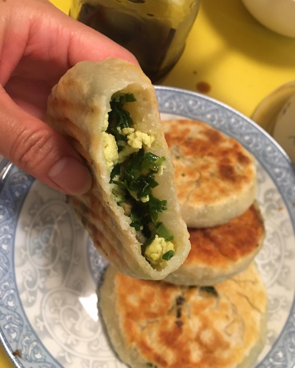 一吃就上瘾的鸡蛋韭菜虾皮馅饼（皮薄馅大.零失败）