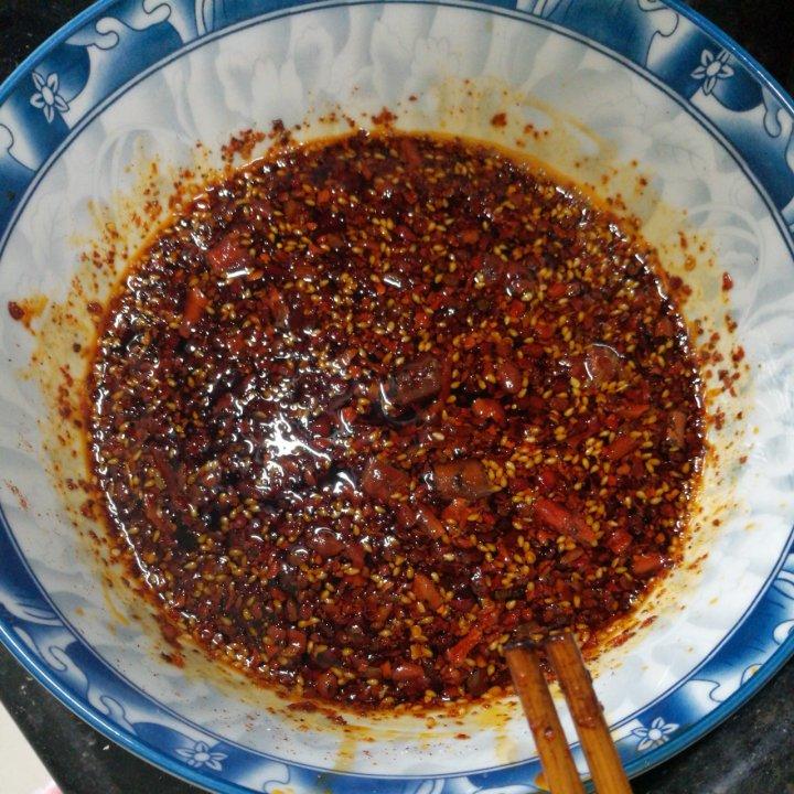 厨师长教你：“香辣红油”的做法，里面有许多小技巧，赶紧收藏吧