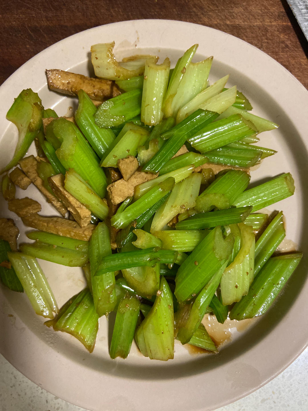 午餐晚餐简单快手下饭菜芹菜炒香干