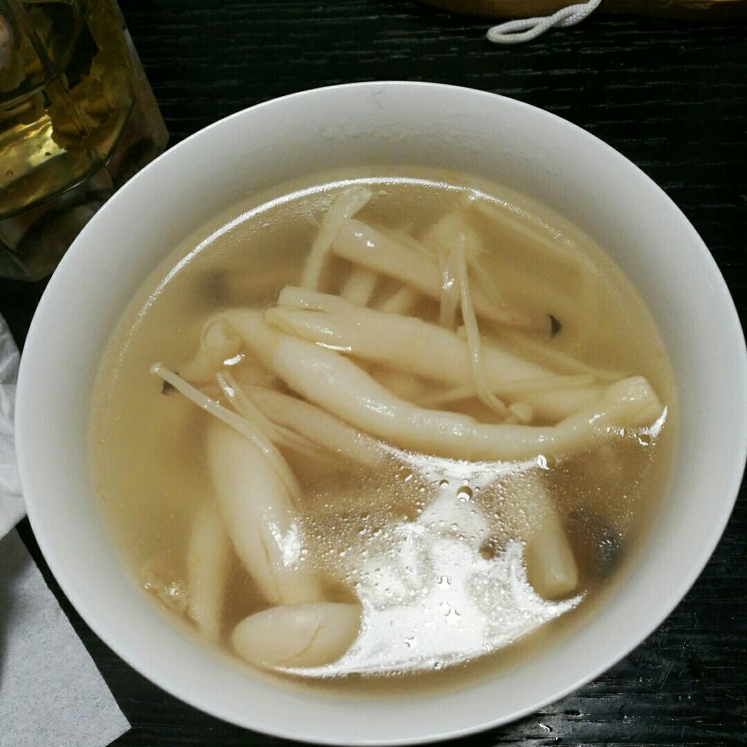 新鲜菌汤（蘑菇汤）