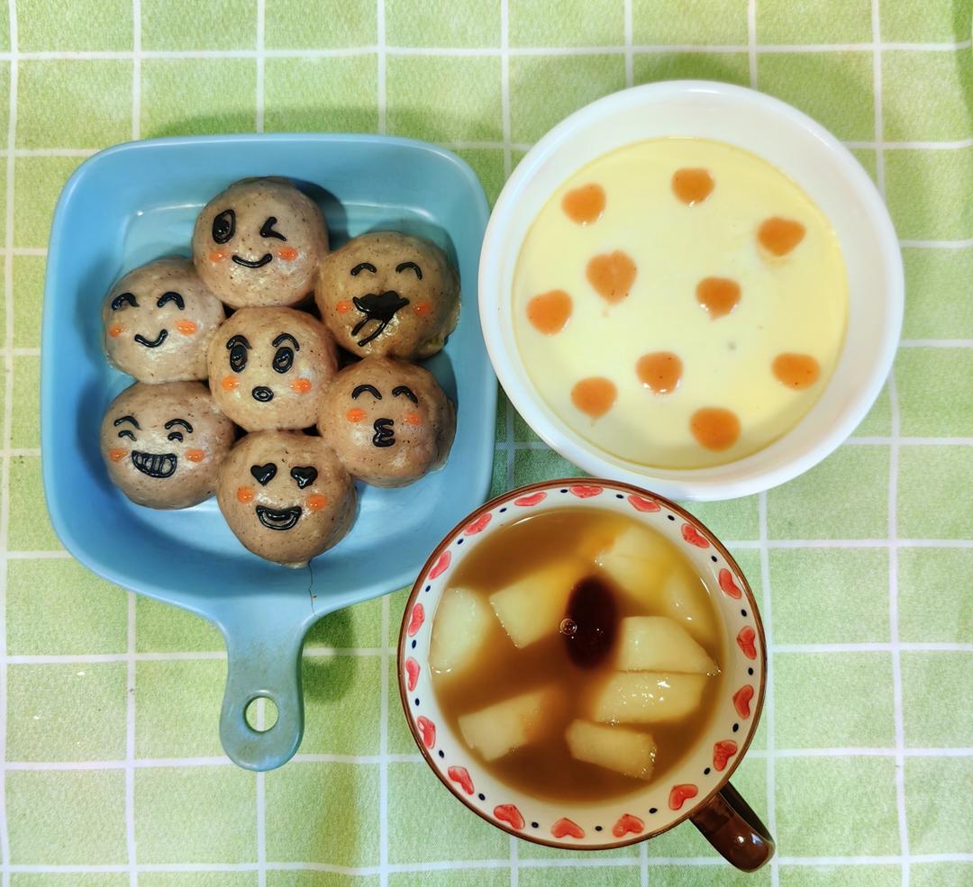懒人早餐：表情包菜汤圆，水蒸蛋，红枣枸杞炖雪梨。