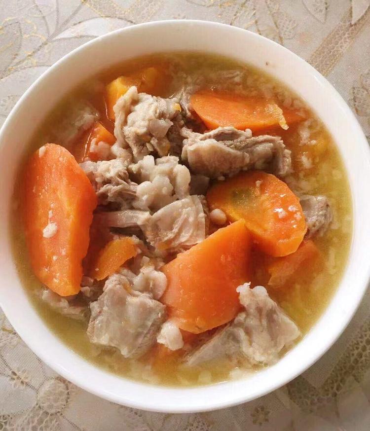 大白兔小黄鸭做的胡萝卜炖羊肉