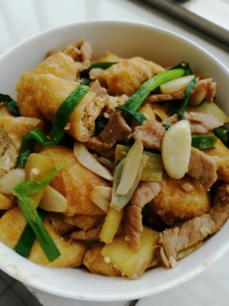 老公喜欢肉,完美搭配用料油豆腐8个猪肉200克葱5根蒜3瓣生抽1勺盐适量