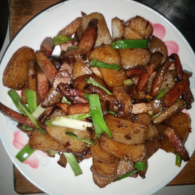 不想要名字的lsw做的腊肉炒年糕