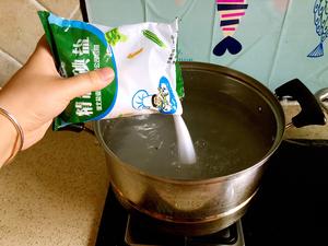 如何腌制一枚又油又沙的咸鸭蛋的做法 步骤3