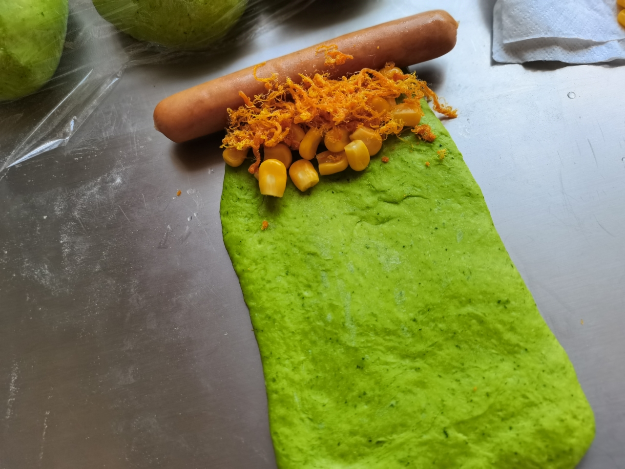 菠菜玉米肠仔包🌽田园风情🥬咸口面包