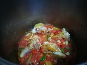 厨房与远方-番茄鸡汤面/鸡翅根的吃法/煎溏心蛋做法的做法 步骤6