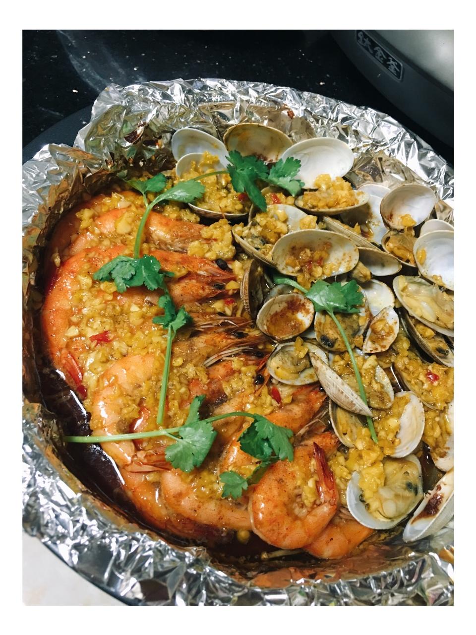 蒜蓉金针菇烤花蛤虾