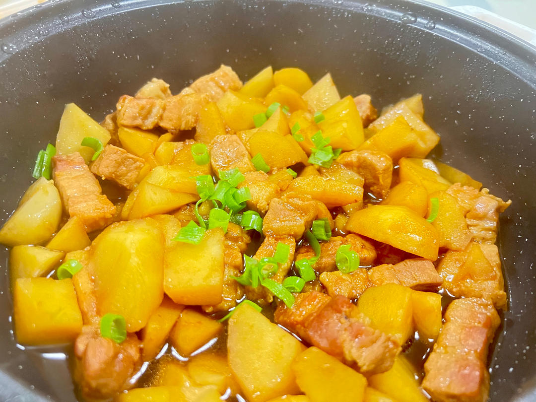 红烧肉炖土豆（丝毫不腻）