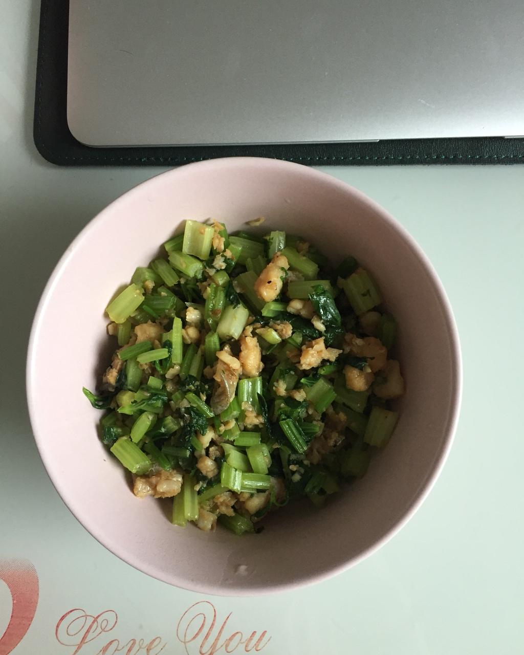 【健康三餐】鱼肉末炒西芹