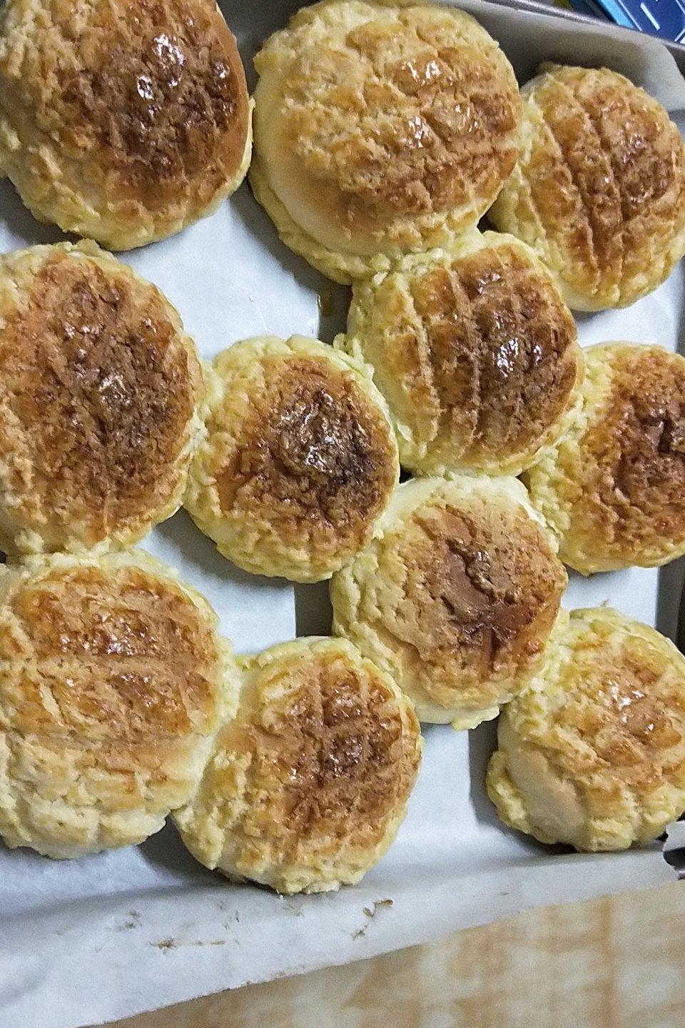 好吃到炸裂的港式菠萝包（附带制作酥皮的小视频）