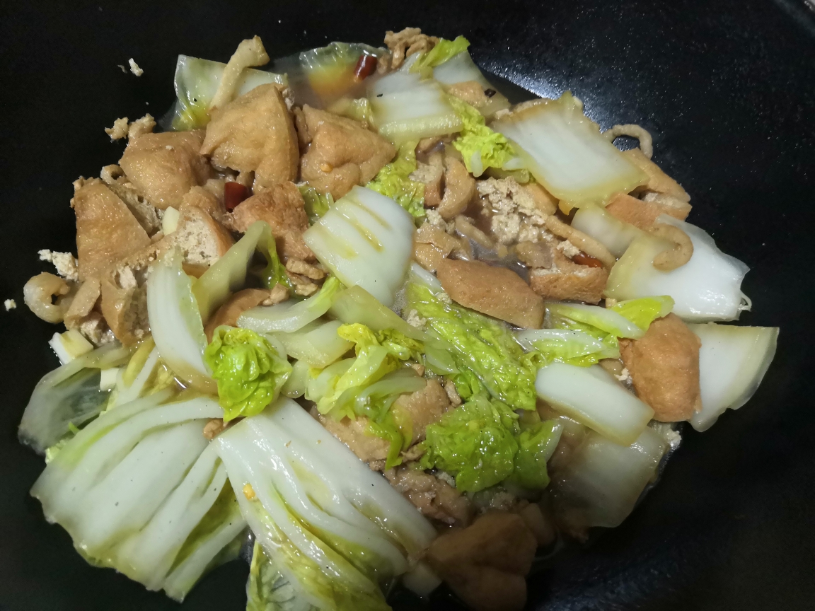 肉丝白菜炒油豆腐    肉丝白菜炒豆腐果