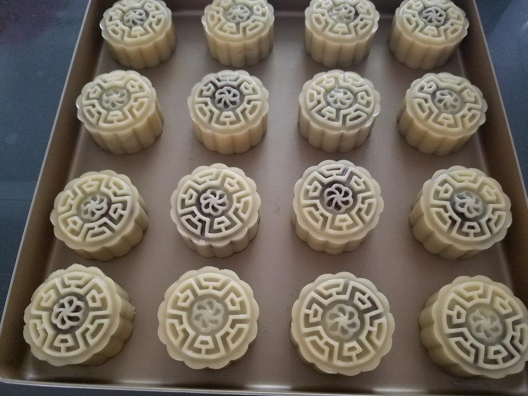 广式月饼—蛋黄莲蓉月饼