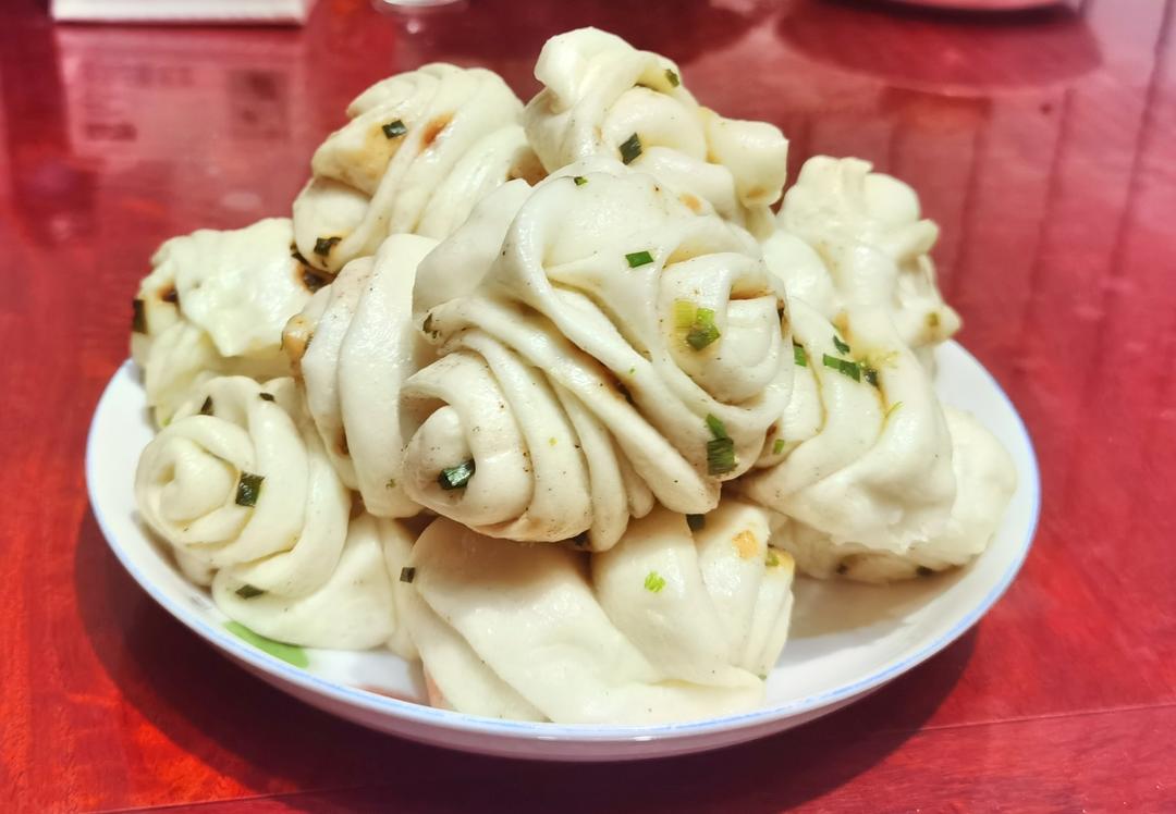 🌺椒盐葱香花卷🌺（操作简单，好吃又好看）