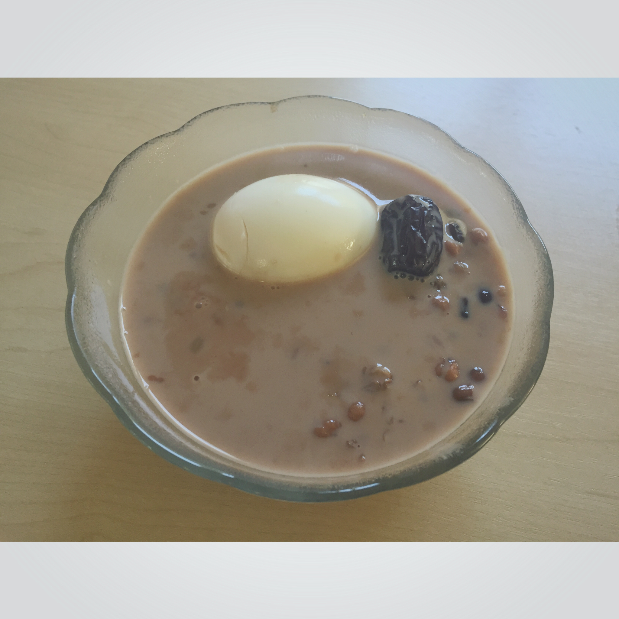 红枣红豆薏仁牛奶粥